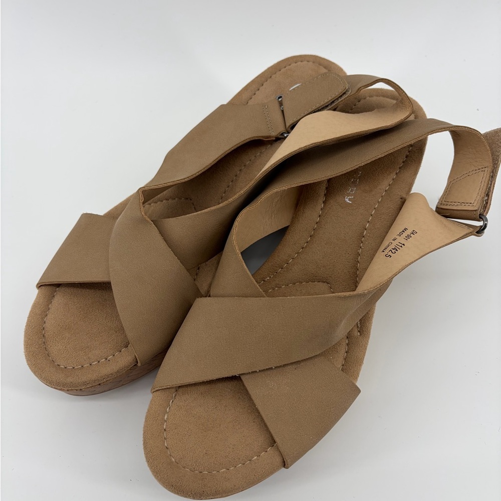 CL by laundry sandals, Cork wedge style, nude/beige,‎ size 11 M, NWT